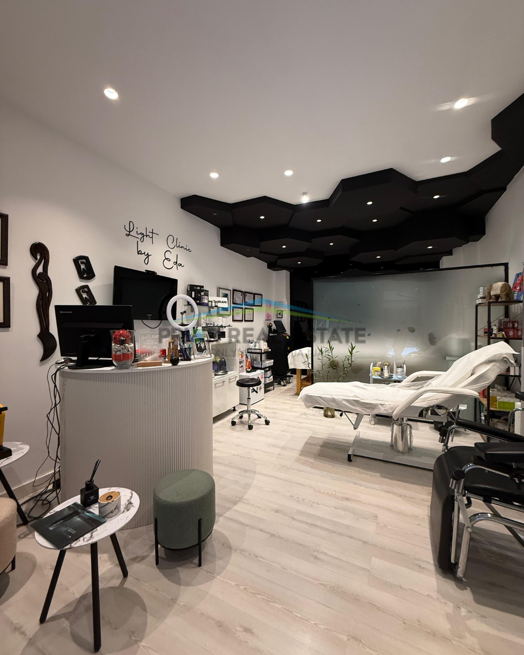 Jepet me Qira Ambient Biznesi Estetike , Komuna e Parisit